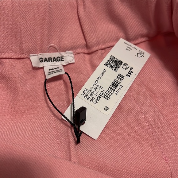 Garage Pink Pleated skirt - Picture 2 of 2